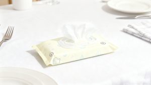 بناء سلسلة توريد آمنة للمناديل المبللة يركز على معايير الجودة الصارمة والامتثال البيئي وضبط التكاليف