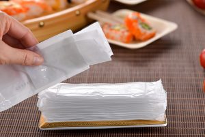 حلول المناديل المبللة المغلقة الفردية ترفع معايير النظافة وتخفض التكاليف في قطاع الضيافة